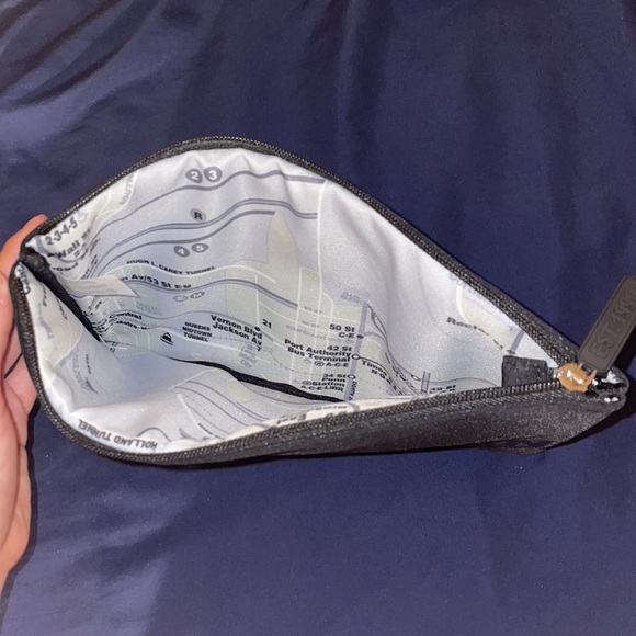 Cosmetic travel bag - Picture 3 of 4